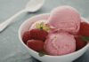 Se sei a dieta questo è il gelato per te, senza latte e alle fragole gelato alle fragole