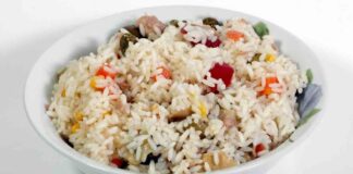 Dopo le grandi abbuffate, non resta che cucinare light, preparo insalata di riso super leggera insalata di riso light