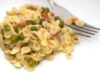 Il mio pranzo di oggi, pasta e piselli e pancetta come la fa mia nonna pasta e piselli e pancetta