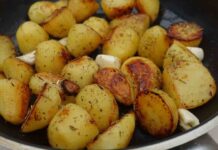 Ti piacciono le patate arrosto ben cotte, io le faccio in padella in pochi step patate in padella croccanti