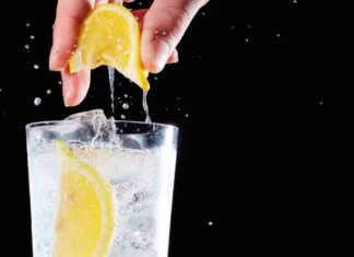 Acqua e limone tutte le mattine, davvero fa così bene come si dice? Acqua e limone tutti i giorni - RicettaSprint