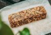 Barrette proteiche fatte in casa con meno di 5 ingredienti (e il portafoglio ringrazia)