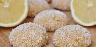 Biscotti al cocco, la friabilità tropicale che non ha bisogno di burro Biscotti al cocco - RicettaSprint