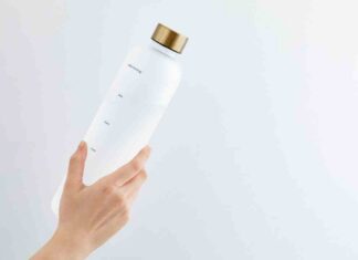 Bottiglie di vetro per l’acqua, come lavarle davvero per evitare contaminazioni batteriche Bottiglie in vetro per l'acqua come vanno lavate - RicettaSprint