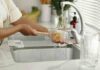 Come lavare i bicchieri senza accedere lavastoviglie - RicettaSprint