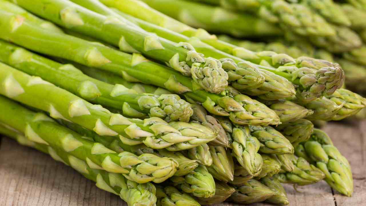 Come pulire e conservare gli asparagi - RicettaSprint