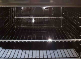 Come pulire la griglia del forno con un limone, l’acido che scioglie il grasso senza fatica Come pulire la griglia del forno - RicettaSprint