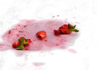 Come togliere le macchie di fragola - RicettaSprint