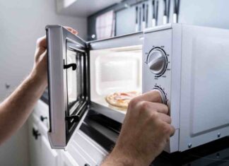 Cottura cibi in microonde pericoli - RicettaSprint