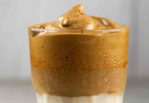 Crema di caffè ricetta furba senza panna, la consistenza vellutata arriva dal tuorlo Crema di caffè senza panna - RicettaSprint