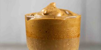 Crema di caffè ricetta furba senza panna, la consistenza vellutata arriva dal tuorlo Crema di caffè senza panna - RicettaSprint