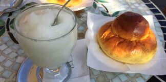 Granita fatta in casa con il Bimby, la ricetta siciliana che non ha bisogno di gelatiera Granita con il bimby - RicettaSprint