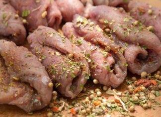 Involtini con formaggio, l’equilibrio tra la carne magra e il cuore filante Involtini di lonza sottilissima con formaggio - RicettaSprint