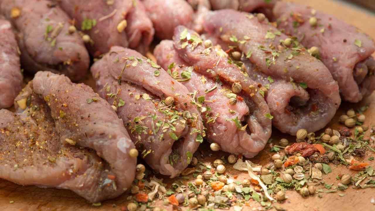 Involtini di lonza sottilissima con formaggio - RicettaSprint