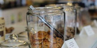 Perché mettere una fetta di pane nel barattolo dei biscotti (e quando è un errore) Pane nel barattolo dei biscotti - RicettaSprint