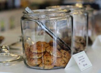 Perché mettere una fetta di pane nel barattolo dei biscotti (e quando è un errore) Pane nel barattolo dei biscotti - RicettaSprint