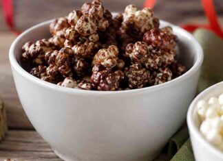 Pop corn al cioccolato fatti in casa senza burro, lo snack croccante che non ha bisogno Popcorn al cioccolato senza burro- RicettaSprint