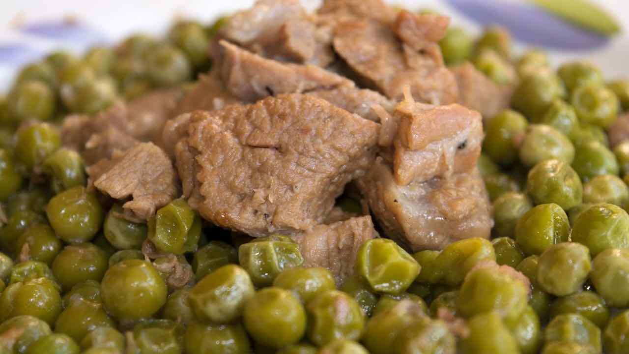 SPEZZATINO CON IN PISELLI