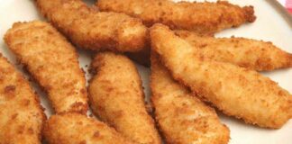 Filetti di pollo panato in poche mosse, stasera a cena fai felici tutti, con una spesa minima di 10 euro FILETTI DI POLLO