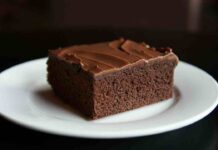 Torta al cioccolato senza zucchero e senza uova, la leggerezza che non rinuncia al sapore Torta al cioccolato senza uova e zucchero - RicettaSprint