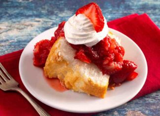 Torta alle fragole, l’equilibrio tra umidità del frutto e leggerezza della pasta Torta alla fragole - RicettaSprint