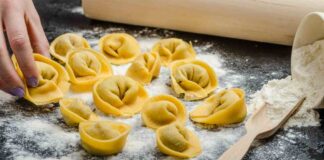 Tortellini della nonna emiliana, la geometria di un ripieno asciutto e una sfoglia sottilissima Tortellini emiliani - RicettaSprint