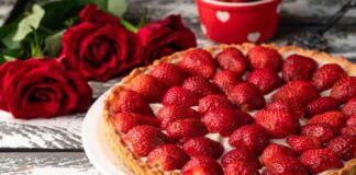 Crostata di fragole fresche, per la torta della mamma, la ricetta super veloce da fare subito crostata di fragole