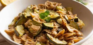 Pranzo veloce ma non la solita pasta in bianco, unisco le zucchine e il tonno farfalle con le zucchine
