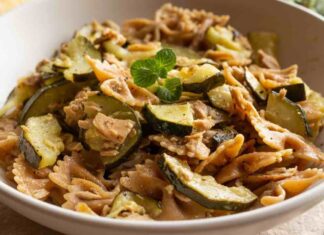 Pranzo veloce ma non la solita pasta in bianco, unisco le zucchine e il tonno farfalle con le zucchine