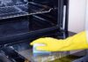 Come pulire il forno in cinque minuti senza lasciare detersivi dannosi forno incrostato