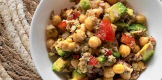 Pranzo leggero e fresco, mi preparo l’insalata di ceci fredda in poche mosse, la vogliono sempre tutti insalata di ceci