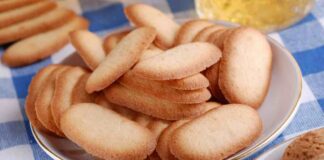 Un buongiorno inizia dalla colazione, prepara con le lingue di gatto, si sciolgono in bocca lingue di gatto