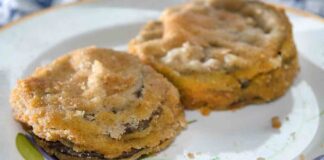 Croccanti, fritte panate e dorate, le cotolette gli fanno un baffo, evviva le melanzane melanzane fritte panate e dorate