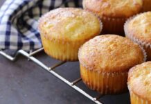 La mia colazione di oggi: le mele e yogurt, nei miei muffin muffin alle. mele