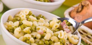 Pasta asciutta con i piselli e prosciutto, un modo diverso di mangiare la minestra pasta e piselli