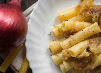 Genovese come a Napoli, bianca e buonissima, merita anche una scarpetta pasta genovese