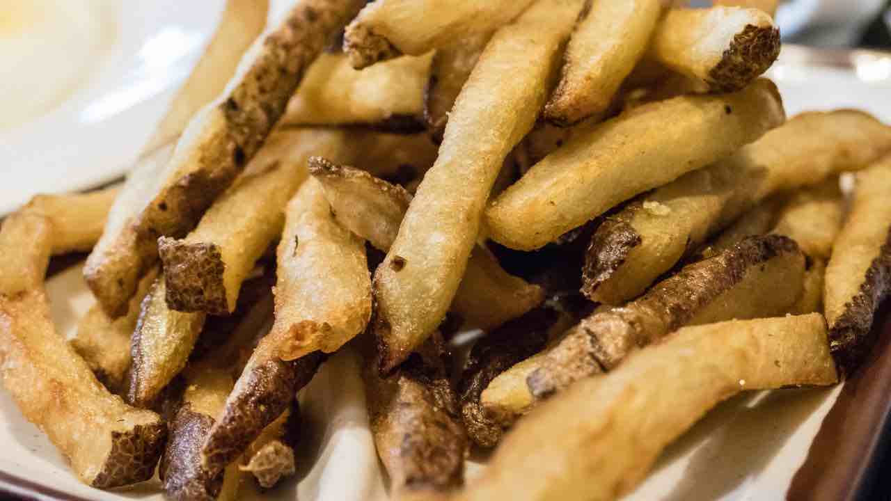 patate fritte con la buccia