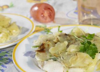 Pescetto per cena: orata in crosta di patate, piace a tutti anche mio figlio piccolino pesce in crosta di patate