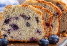 Per la colazione di oggi preparo il plumcake ai mirtilli freschi, morbidissimo, senza latte plumcake ai mirtilli