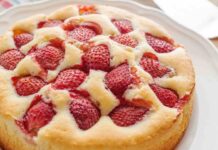 Torta soffice alle fragole, le tue colazioni saranno tutta un altra cosa torta alle fragole