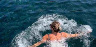 Bagno al mare dopo aver mangiato - RicettaSprint