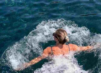 Bagno al mare dopo aver mangiato - RicettaSprint