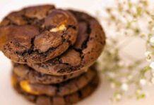 Biscotti con pasta frolla al cioccolato, la ricetta friabile che non si sbriciola Biscotti al cioccolato - RicettaSprint