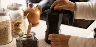 Moka nuova non ti tempo, ecco quanti caffè a vuoto fare prima del primo vero Come attivare la caffettiera - RicettaSprint