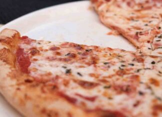 Come congelare la pizza già cotta, il trucco per averne una sempre pronta Congelare fetta di pizza - RicettaSprint