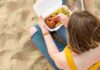 Estate al mare, per non farti mettere ko dal caldo c’è uno spuntino da avere sempre con te Estate caldo cosa mangiare in spiaggia - RicettaSprint