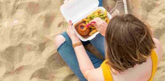 Estate al mare, per non farti mettere ko dal caldo c’è uno spuntino da avere sempre con te Estate caldo cosa mangiare in spiaggia - RicettaSprint