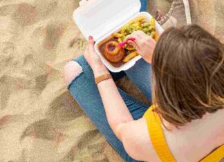 Estate al mare, per non farti mettere ko dal caldo c’è uno spuntino da avere sempre con te Estate caldo cosa mangiare in spiaggia - RicettaSprint