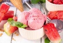 Gelato all’anguria senza gelatiera, il sorbetto cremoso che si fa con la frutta congelata Gelato all'anguria - RicettaSprint