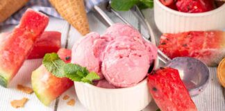 Gelato all’anguria senza gelatiera, il sorbetto cremoso che si fa con la frutta congelata Gelato all'anguria - RicettaSprint
